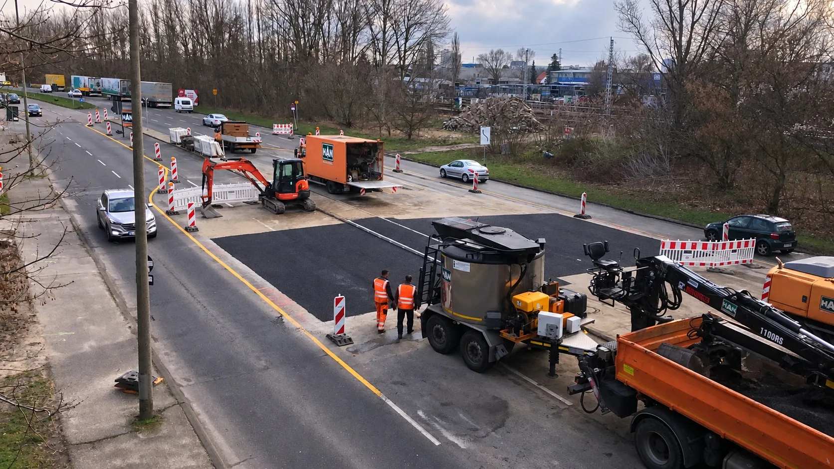 HAN-Baustelle auf einer Berliner Hauptstraße mit frisch hergestellter Asphaltfläche